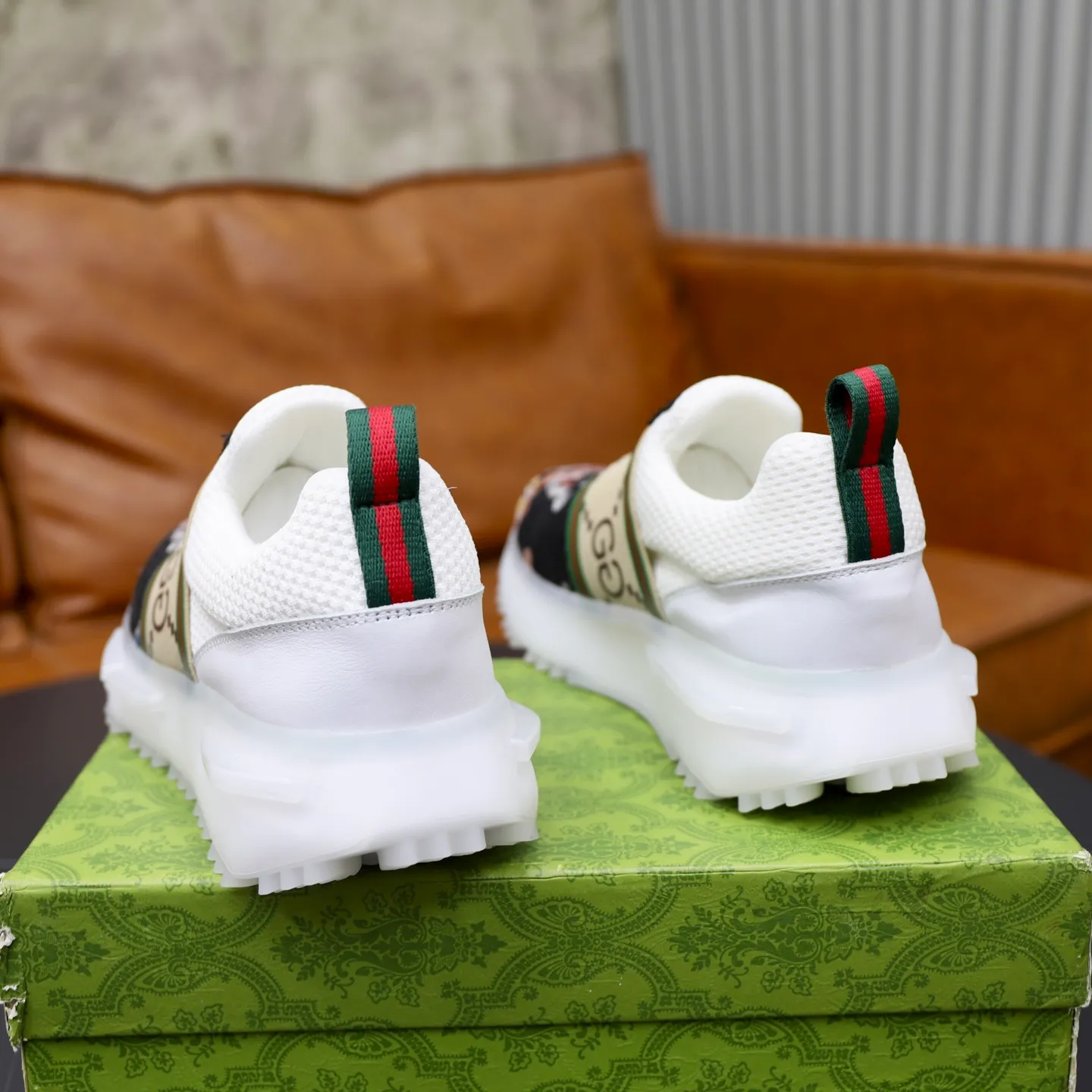 Ex-factory price: 462💰🙅‍♂️🙅‍♂️🙅‍♂️ Brand: GUCCI Standard code: 38-44 (45 customized) Grade: Same as the official website Material: Original knitted fabric Comfortable and breathable lining Lightweight and wear-resistant sports outsole Style category: Men's fashionable casual shoes Running sneakers Distinguished luxury brand elements Top luxury Color: actual picture color